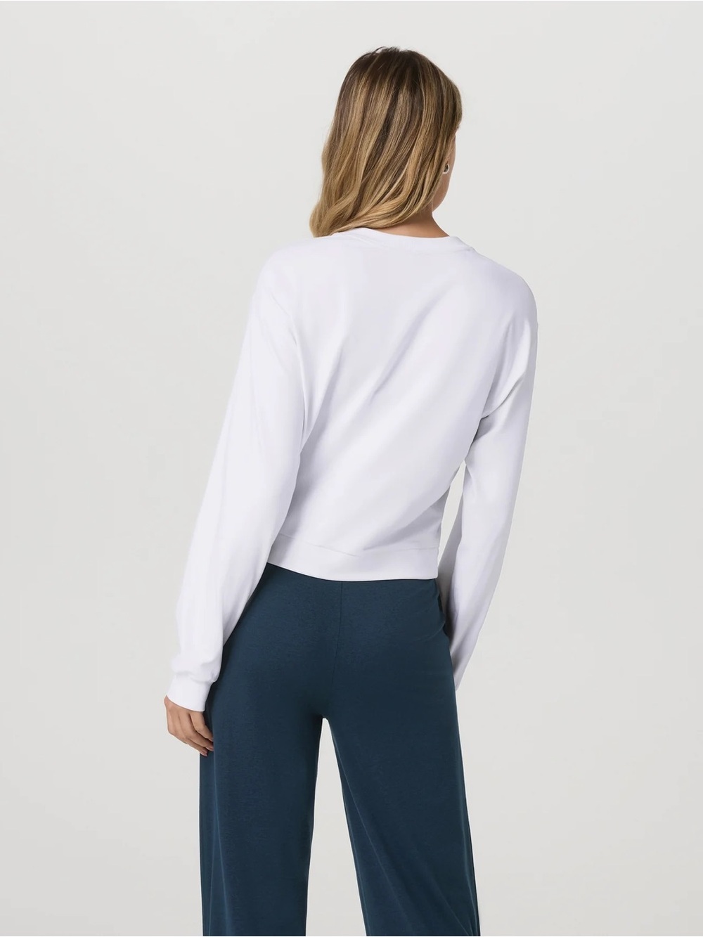 Vuori Halo Modern Crew white size XXL (three available all XXL) - Picture 3 of 8